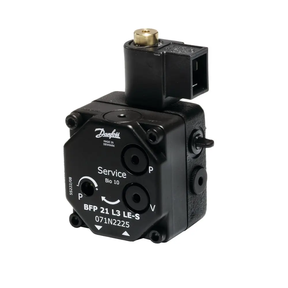 Danfoss-Pumpe mit mehreren Anschlussmöglichkeiten, schwarzem Gehäuse und Beschriftungen für Service und Anschlüsse, montiert auf einer flachen Basis.